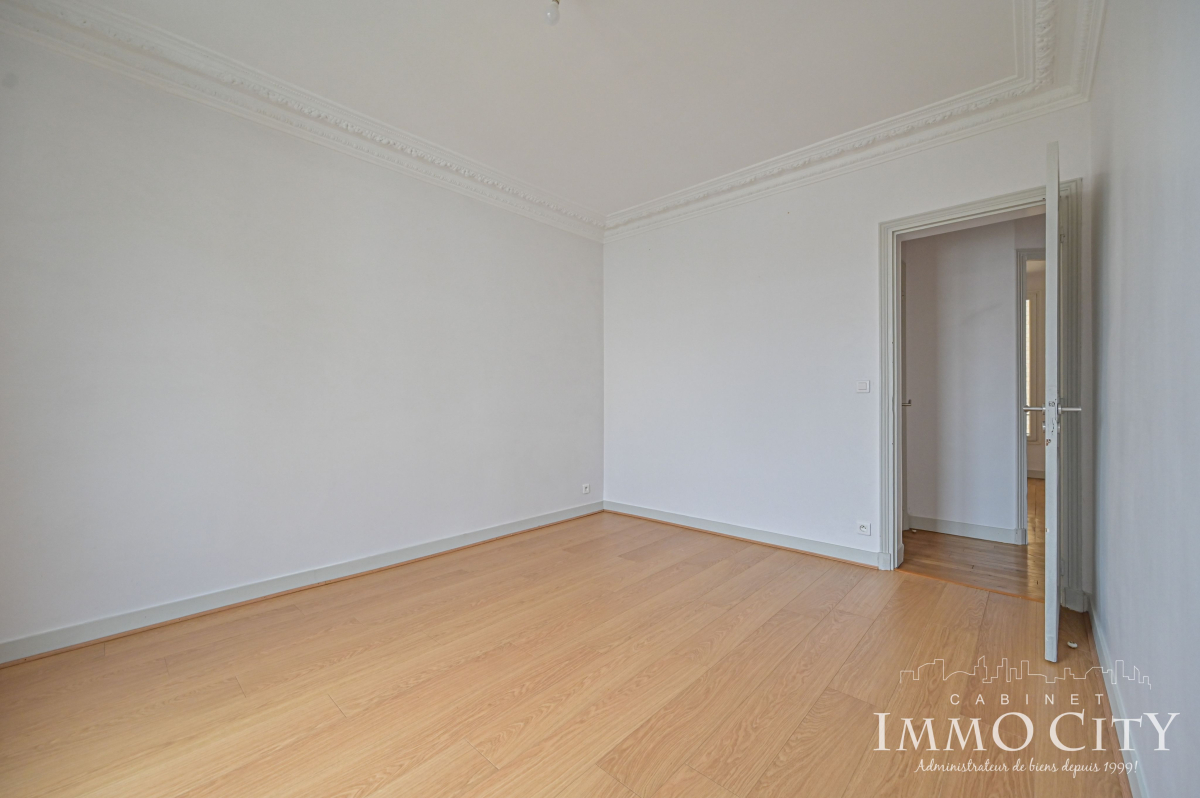 Location Appartement  4 pièces - 66m² 92120 Montrouge