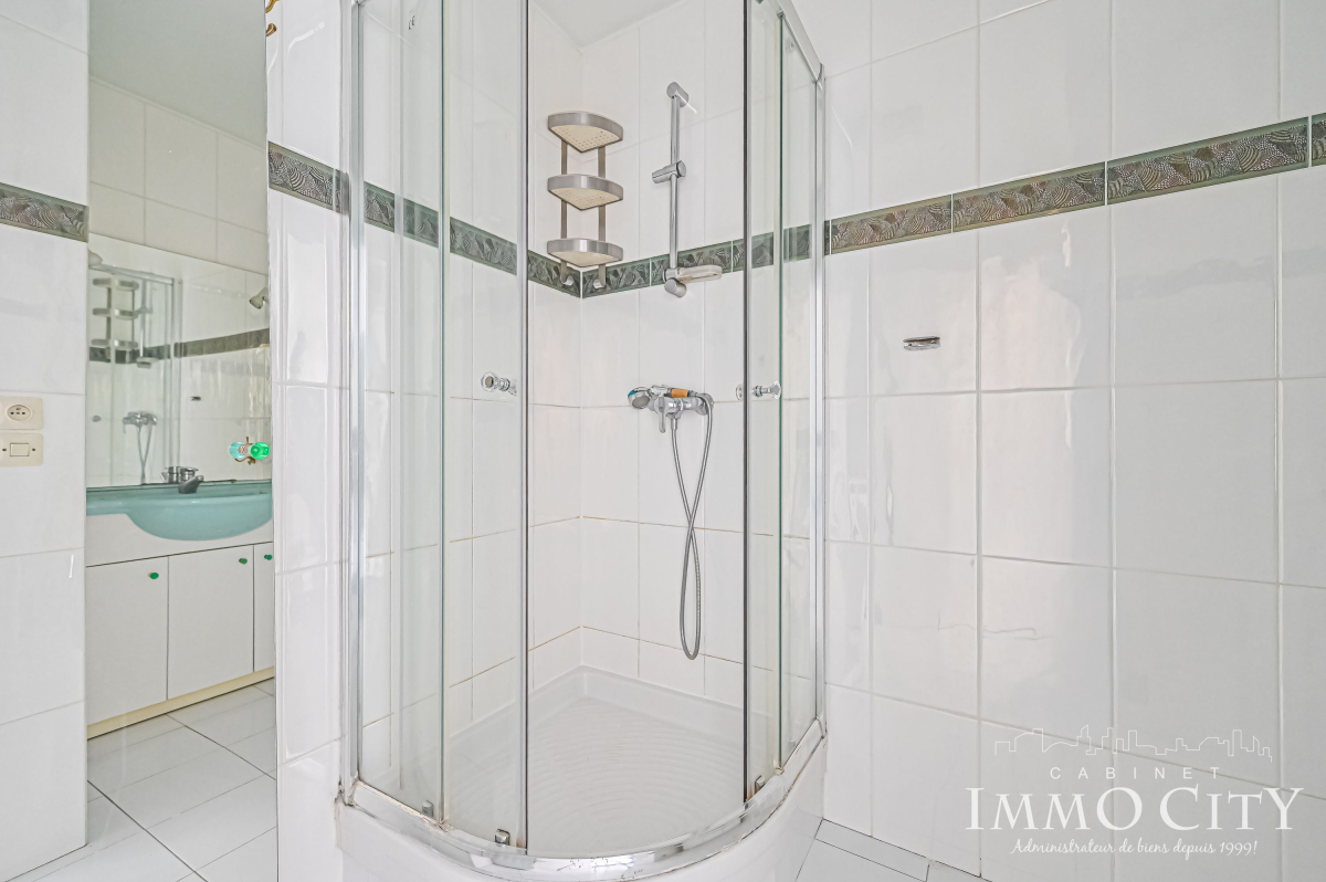 Location Appartement  4 pièces - 78m² 92120 Montrouge