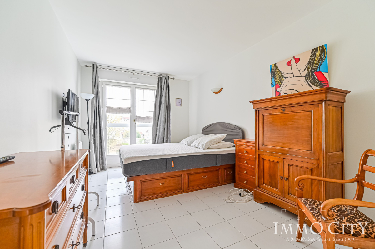 Location Appartement  4 pièces - 78m² 92120 Montrouge