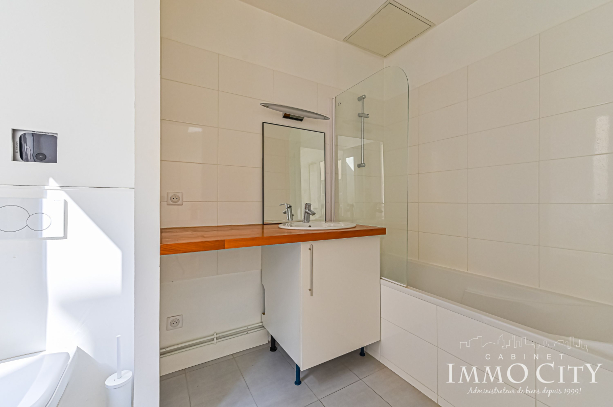 Location Appartement  2 pièces - 37m² 75017 Paris