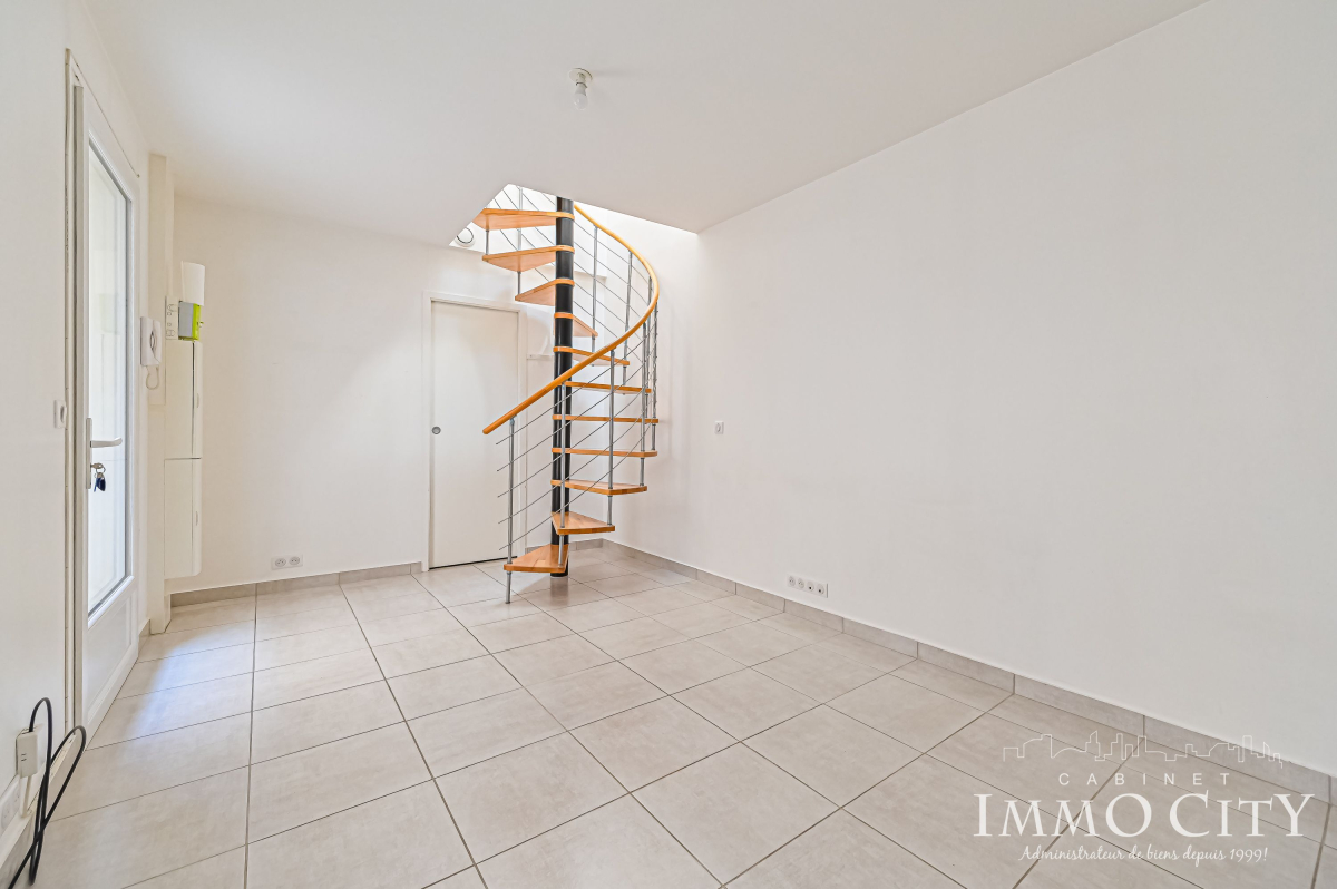 Location Appartement  2 pièces - 37m² 75017 Paris