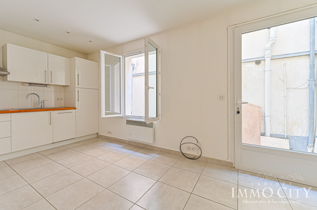 Location Appartement  2 pièces - 37m² 75017 Paris