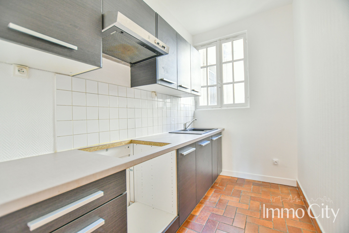 Location Appartement  2 pièces - 46.6m² 75011 Paris