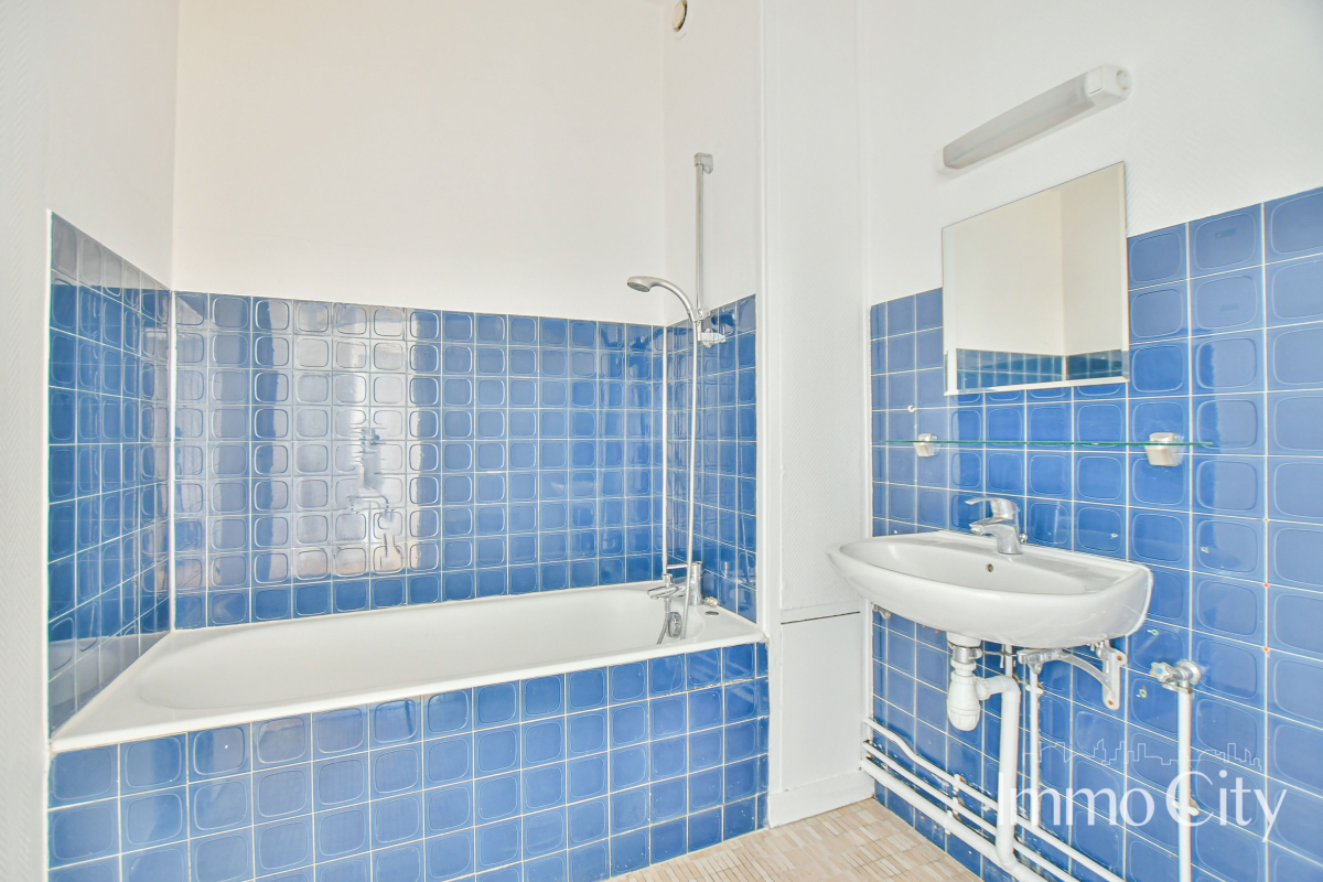 Location Appartement  2 pièces - 46.6m² 75011 Paris