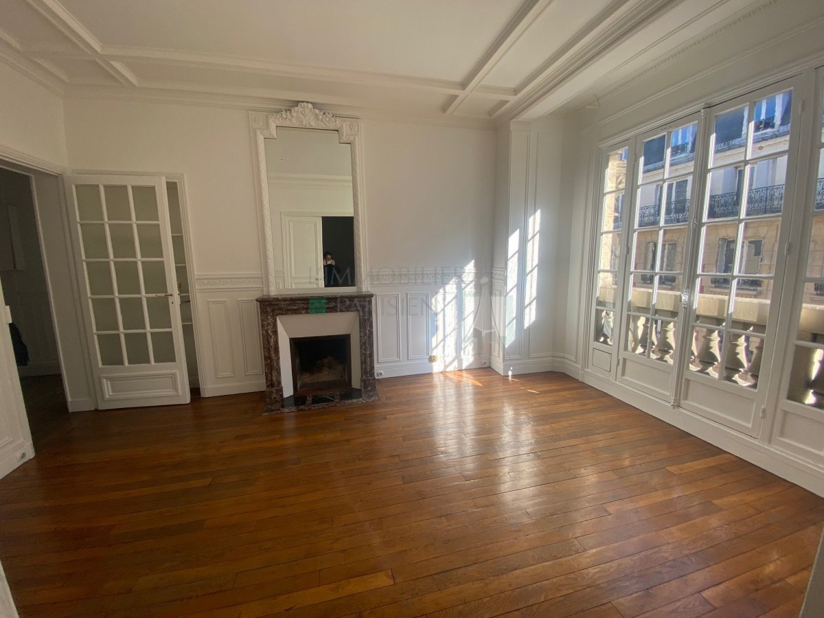 Location Appartement  3 pices - 74.4m 75018 Paris