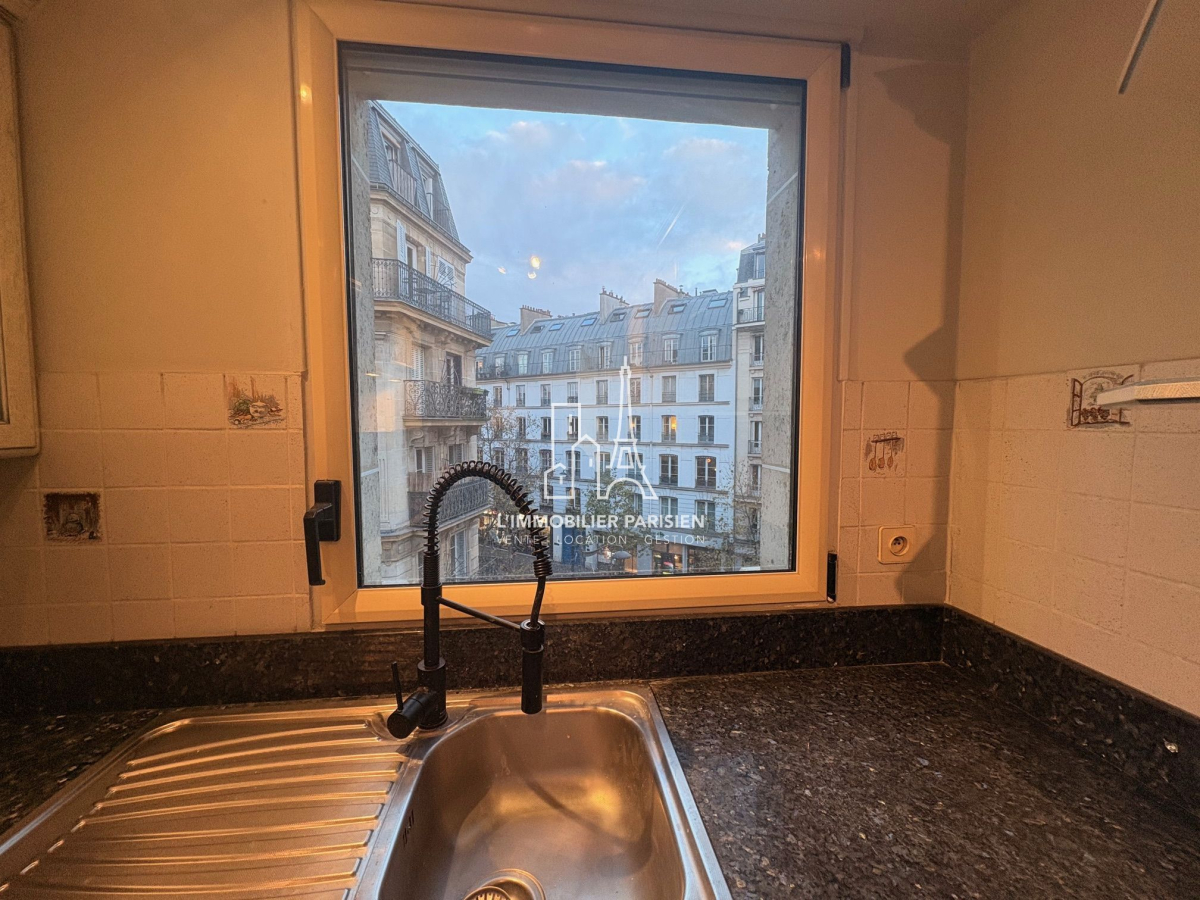Location Appartement  4 pi�ces - 110m� 75011 Paris
