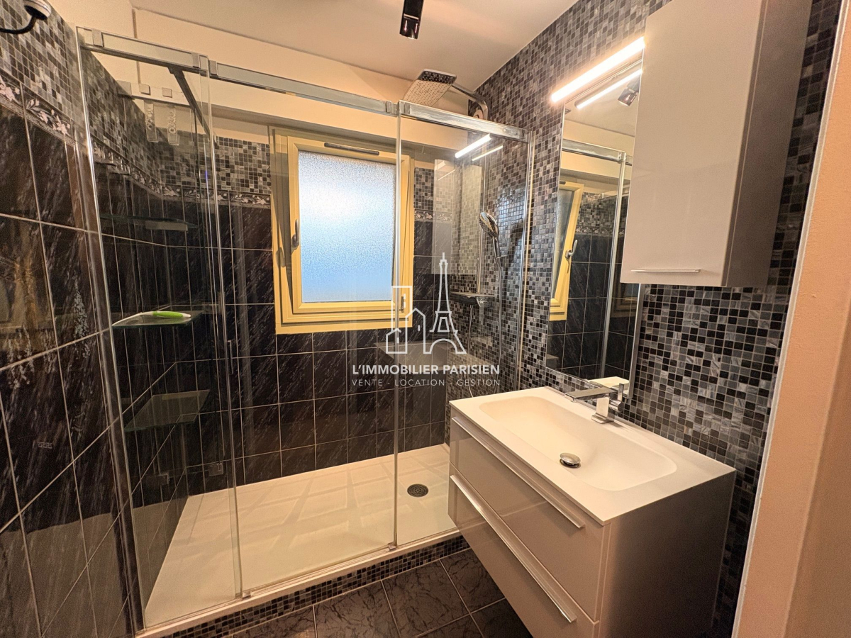 Location Appartement  4 pi�ces - 110m� 75011 Paris