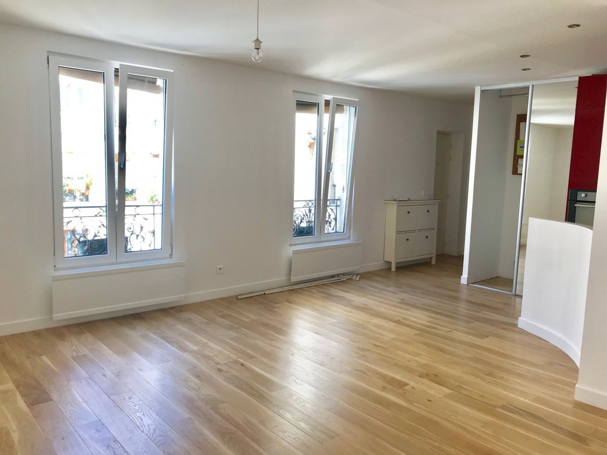 Location Appartement  2 pices - 49m 75010 Paris
