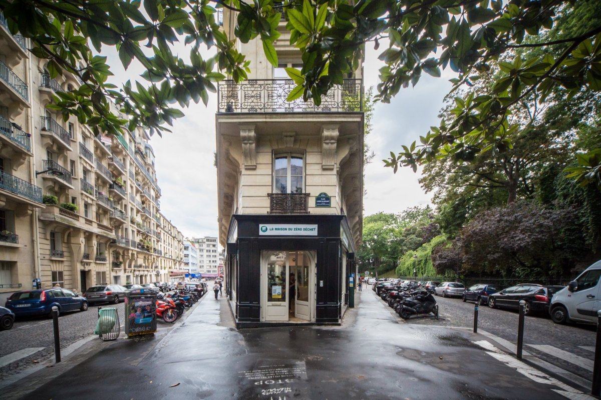 Location Appartement meubl 2 pices - 62.2m 75018 Paris 18