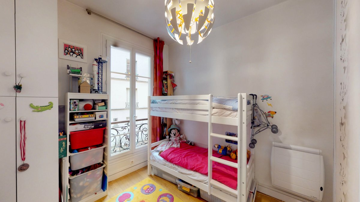 Vente Appartement  4 pices - 82m 75018 Paris