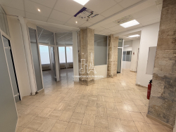 Location local commercial Paris 75017