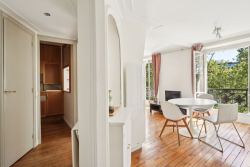 Location appartement meubléParis 75008