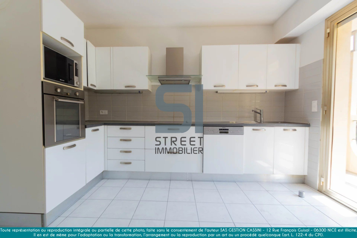 Location Appartement  4 pièces - 113m² 06000 Nice
