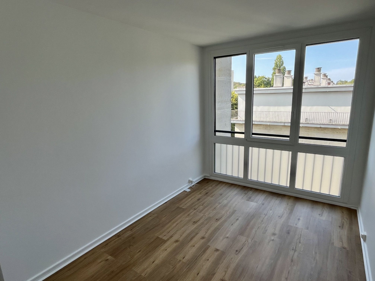 Location Appartement  4 pièces - 70m² 92360 Meudon La Foret