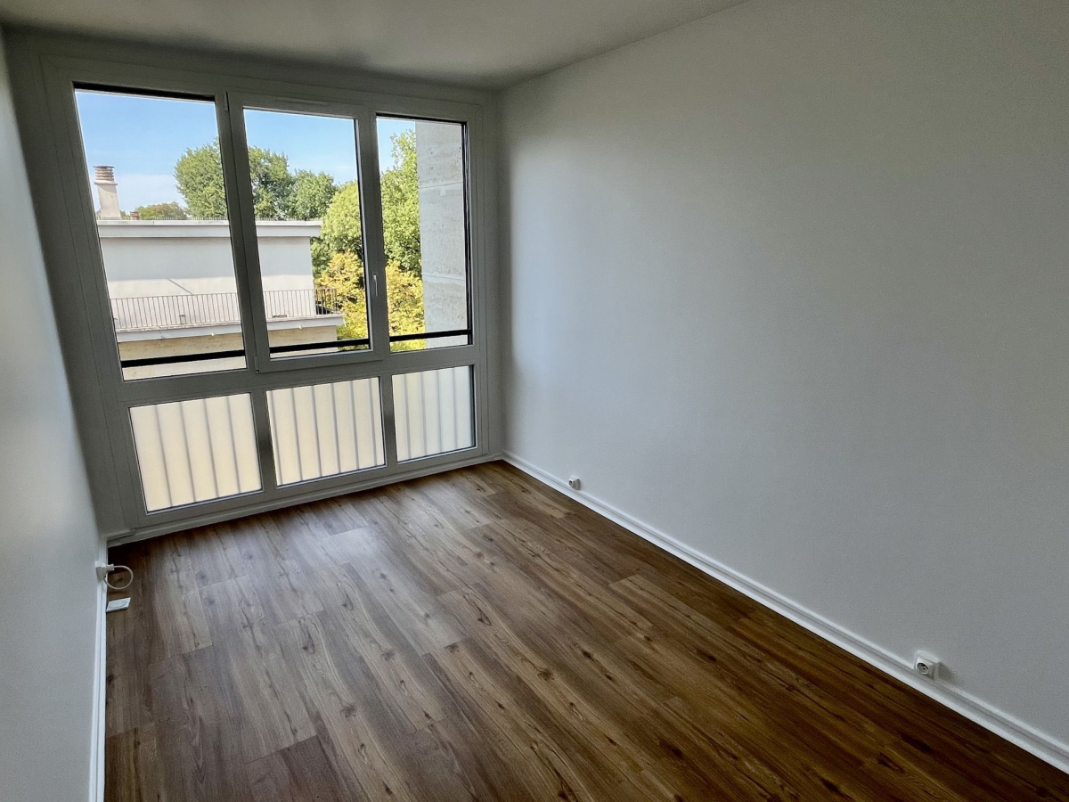 Location Appartement  4 pièces - 70m² 92360 Meudon La Foret