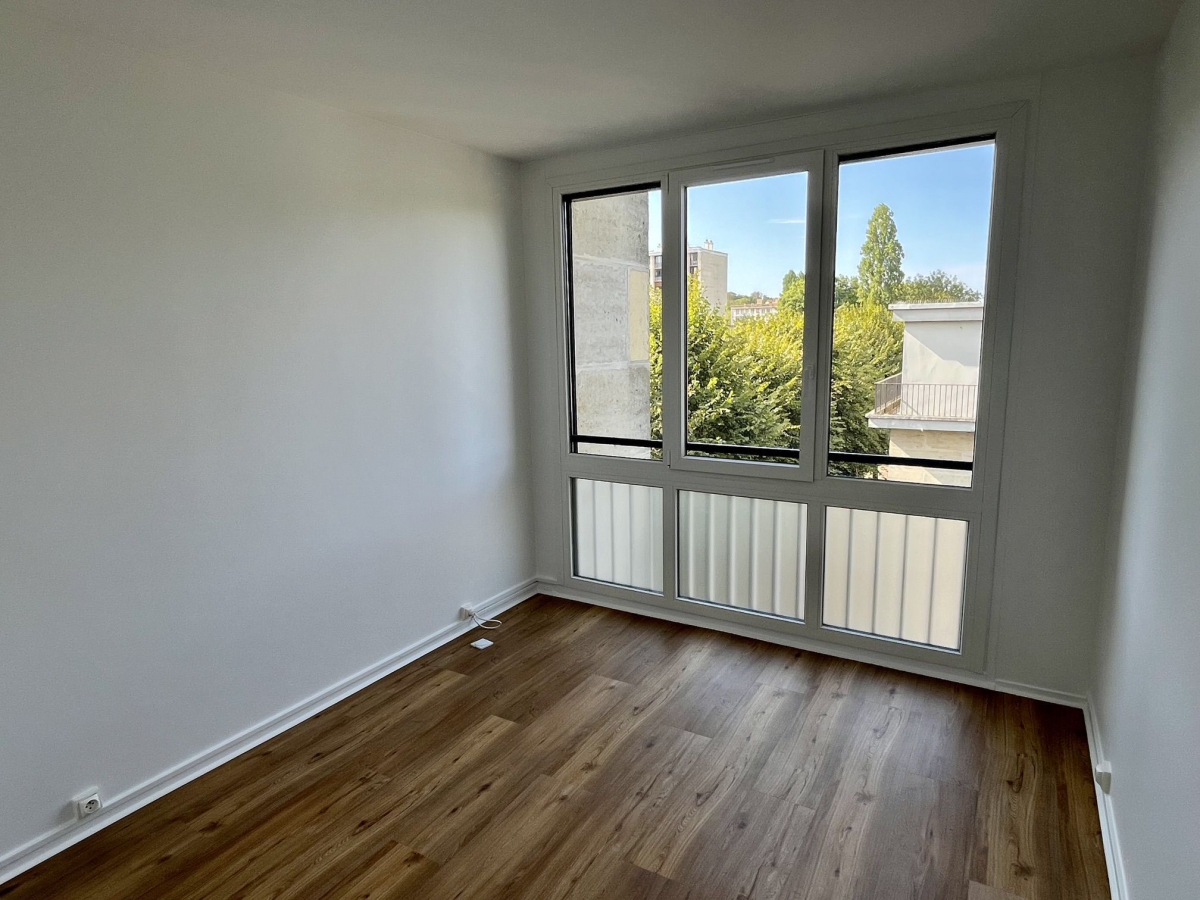 Location Appartement  4 pièces - 70m² 92360 Meudon La Foret