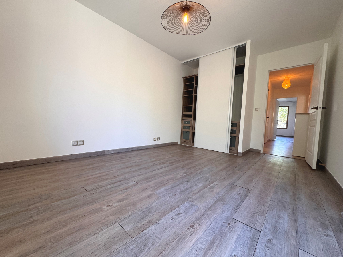 Location Appartement  3 pièces - 74.8m² 75012 Paris