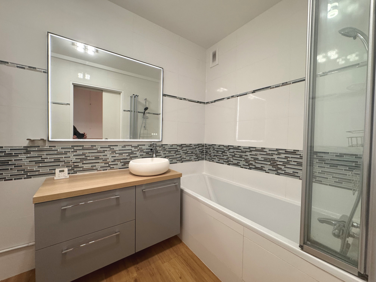 Location Appartement  3 pièces - 74.8m² 75012 Paris