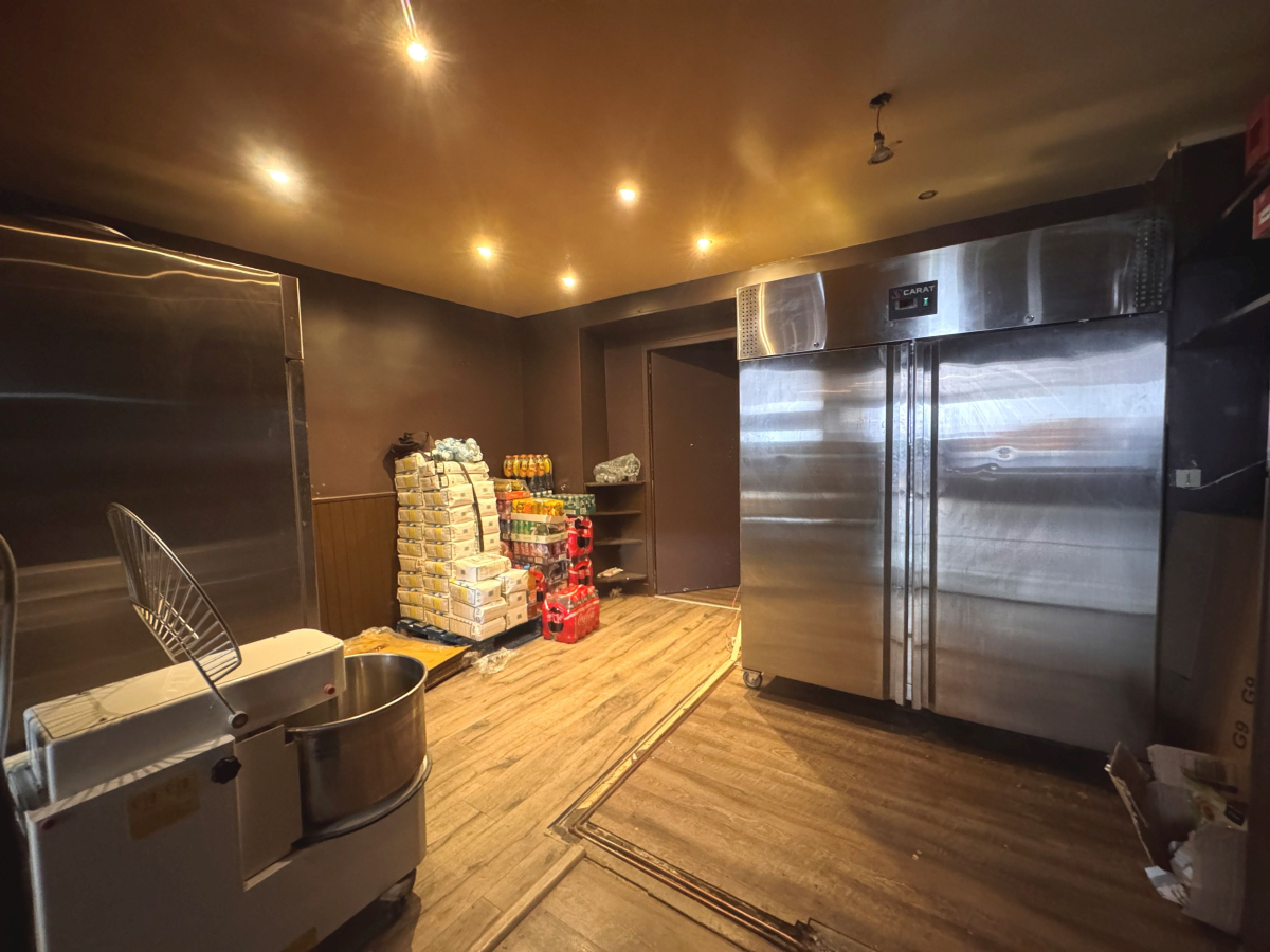 Location Boutique  2 pièces - 55m² 92500 Rueil-malmaison