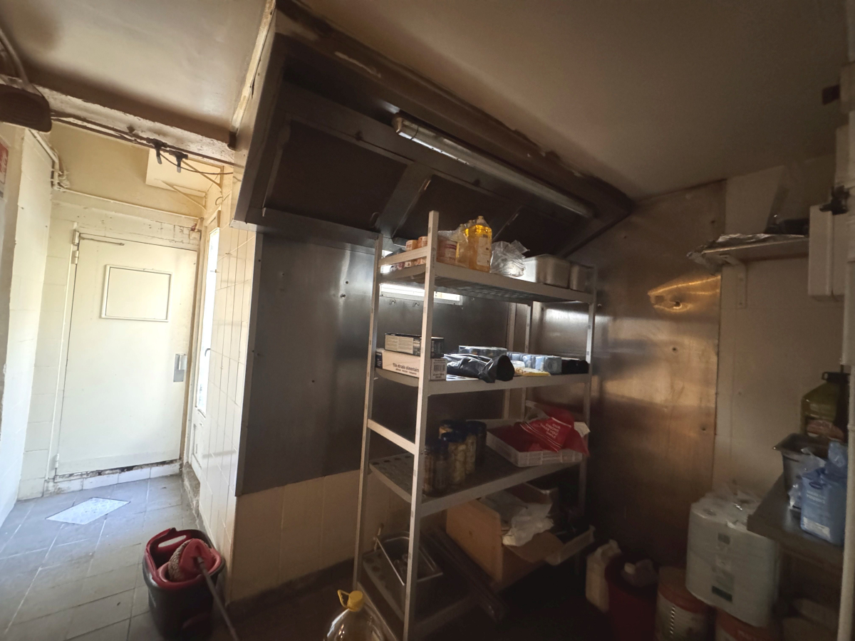 Location Boutique  2 pièces - 55m² 92500 Rueil-malmaison