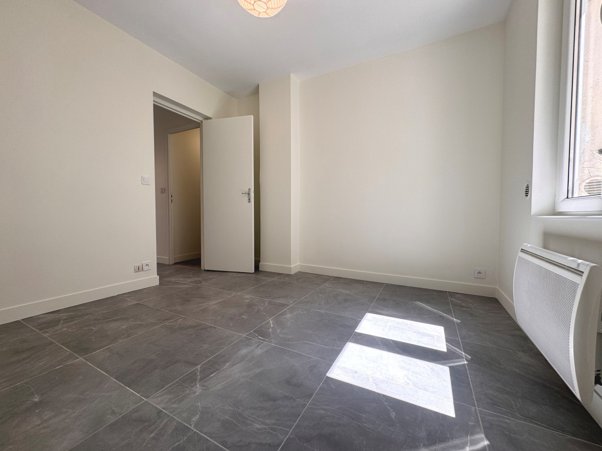 Location Appartement  2 pièces - 25.47m² 75018 Paris