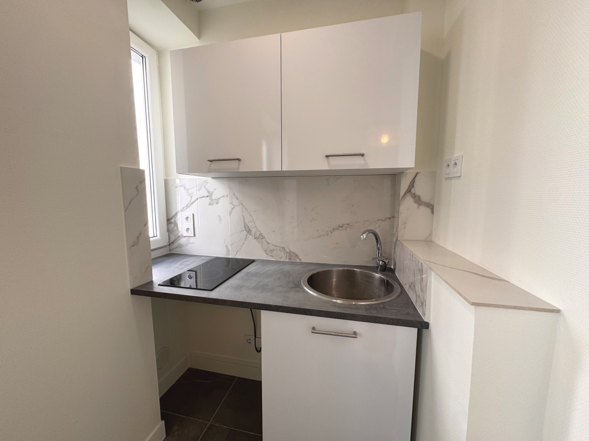 Location Appartement  2 pièces - 25.47m² 75018 Paris