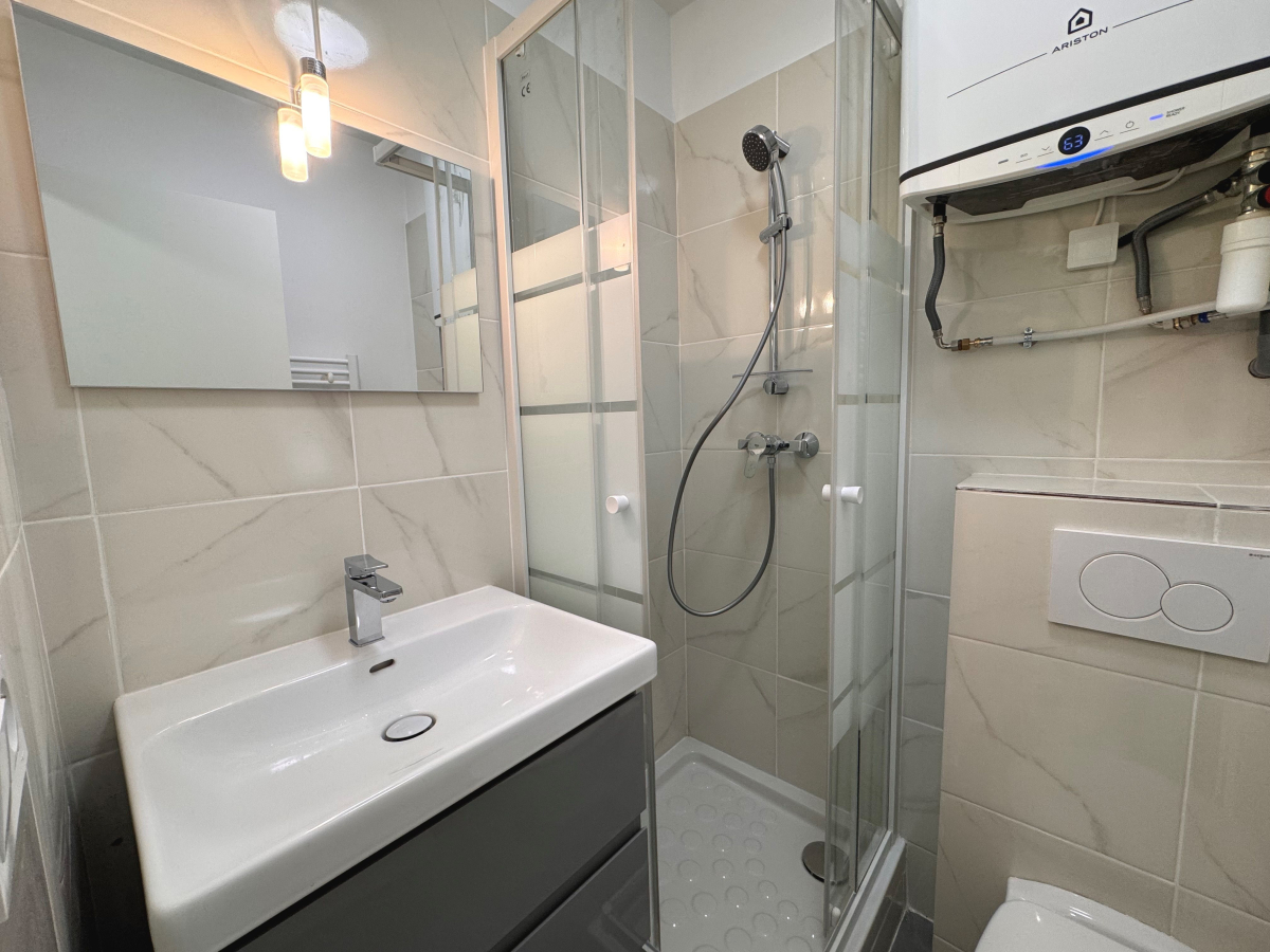 Location Appartement  2 pièces - 25.47m² 75018 Paris