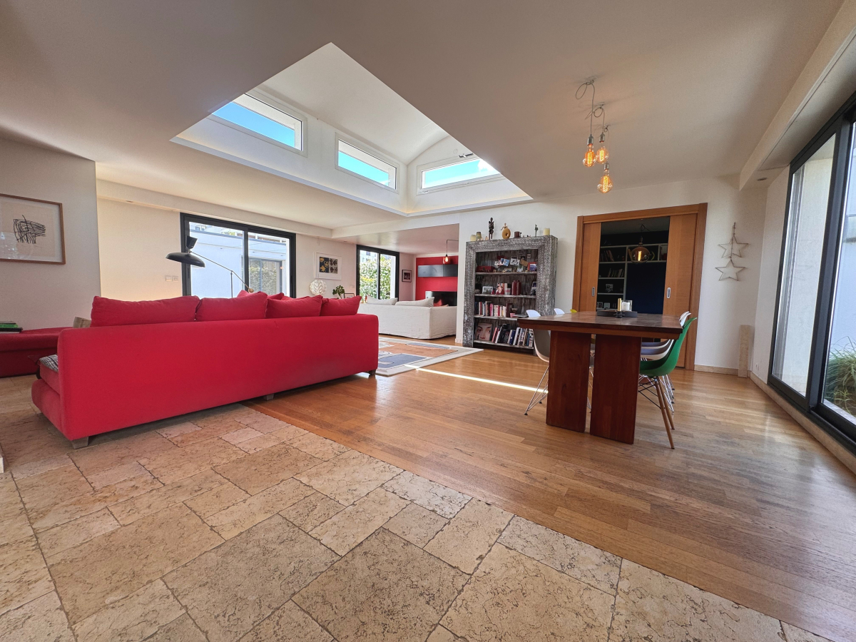 Location Maison meublé 9 pièces - 384.71m² 93160 Noisy-le-grand