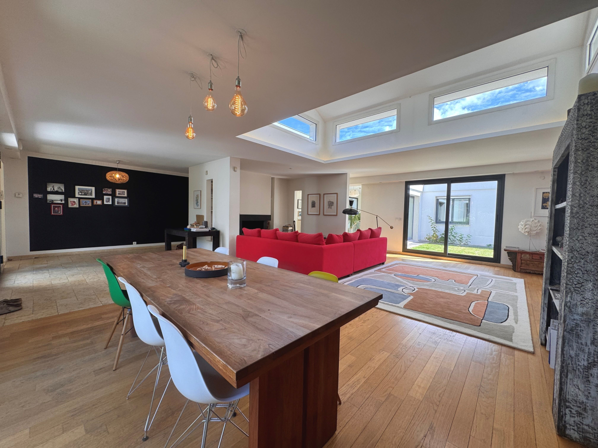 Location Maison meublé 9 pièces - 384.71m² 93160 Noisy-le-grand