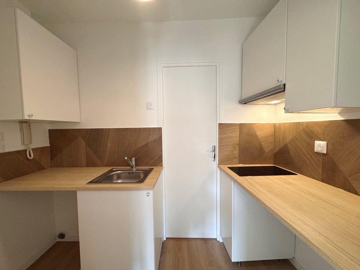 Location Appartement  2 pièces - 21.7m² 75018 Paris