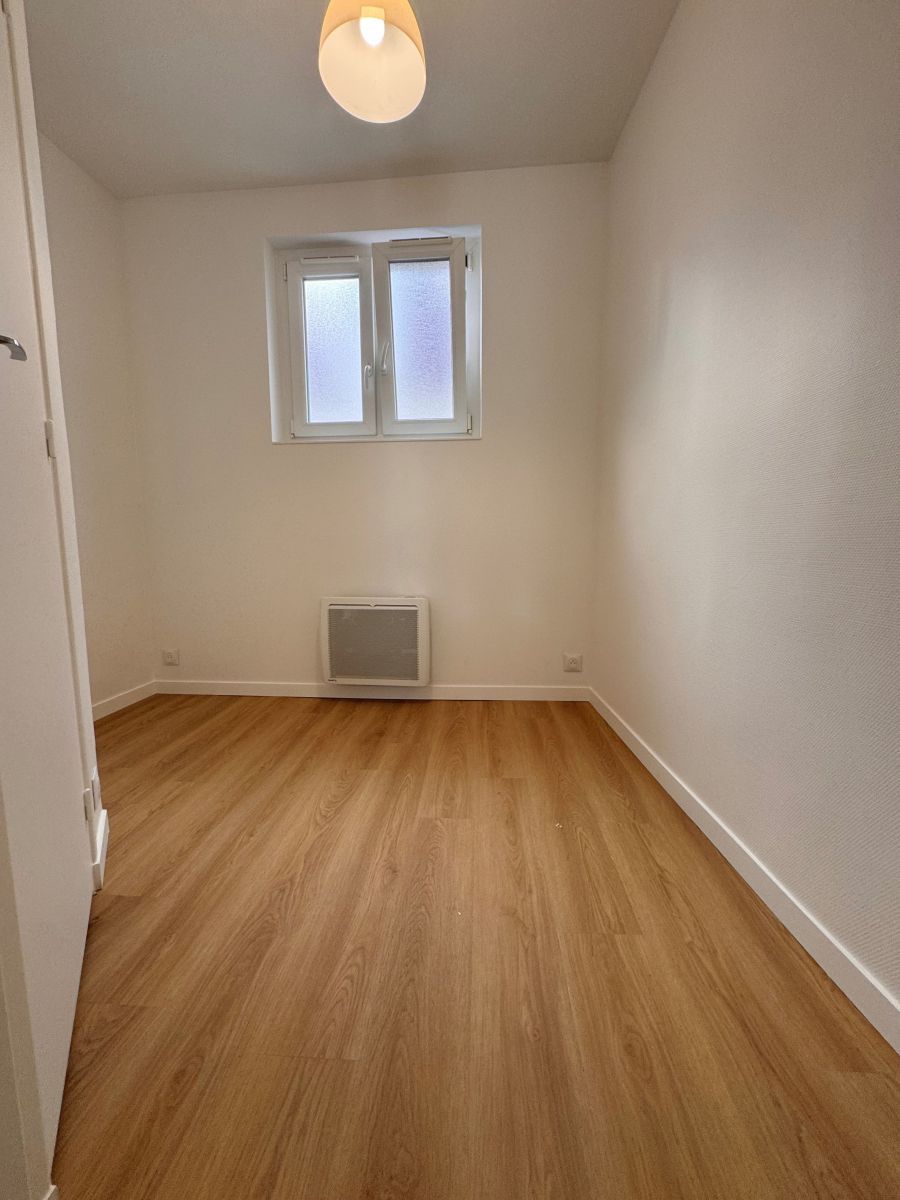Location Appartement  2 pièces - 21.7m² 75018 Paris