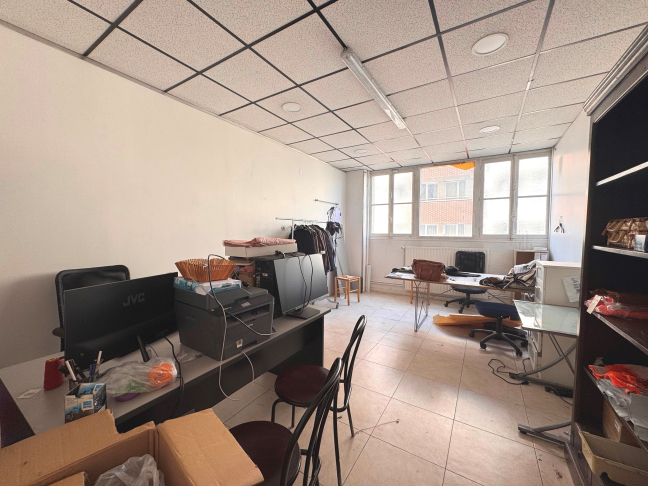 Location Local commercial  2 pices - 245m 93500 Pantin