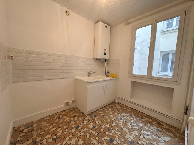 Location Appartement  2 pices - 48m 75011 Paris